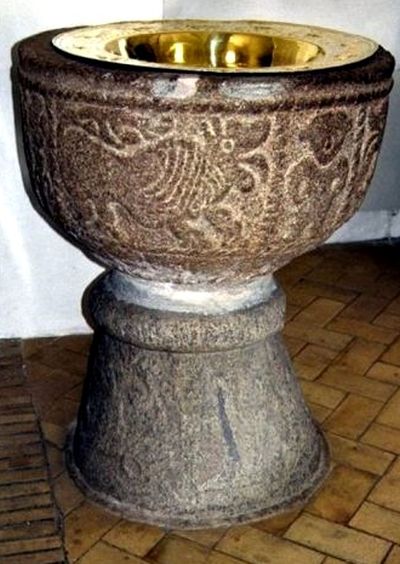 Granit-døbefont fra Vær Kirke