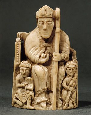 Middelalderlig elfenbensfigur udskret i Grnlandsk elfenben