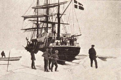 Ekspeditions-skibet Danmark i den Nordstgrnlandske is i 1907