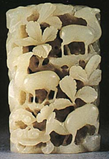 3 hjorte, som spiser af et tr. Udskret i Jade fra Liao dynasty.