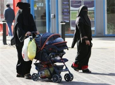 To muslimske kvinder p indkb i den engelske by Blackburn