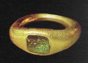 Gothic gold ring with emerald found in Spain