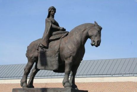 Rytterstatue af dronning Margrete d. 1. pÃ¥ KÃ¸benhavnsvej i Roskilde