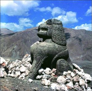 Stone lion in Qinghai perhaps erected by the Tuyuhun people