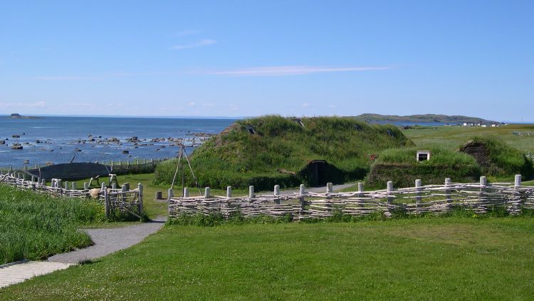 Rekonstrueret vikingehus på L'Anse aux Meadows på New Foundland