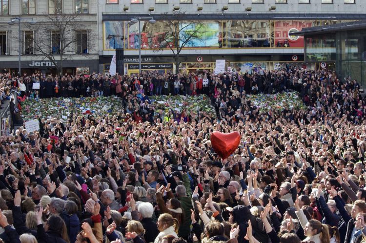 Kï¿½rleksmanifestation on Sergels Torg in Stockholm