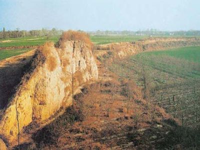 Luoyang city walls - ruins of ancient Luoyang are located in some distance from the modern city Luoyang