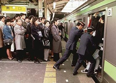 Undergrundsbane i Tokyo i myldretiden