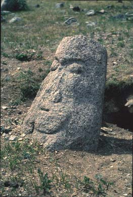 En stenmand ved Ili floden og saltsøen Issyk Kul