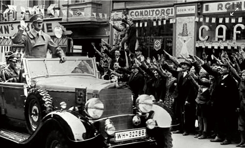 Adolf Hitler kører ind i Sudeterlandet