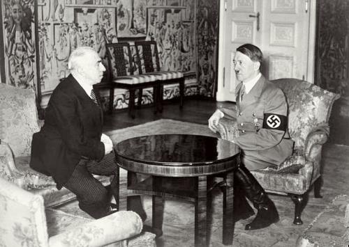 Præsident Hacha af Tjekkoslovakiet møder Adolf Hitler