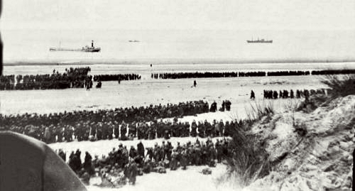 English and French soldiers are waiting to be evacuated on the beach at Dunkirk