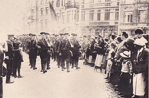 Churchills marinesoldater marcherer ind i Antwerpen