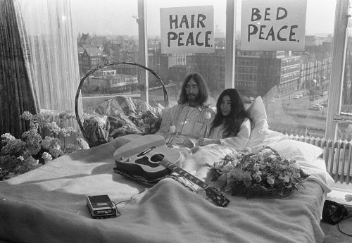John Lennon and Yoko Ono in love-in