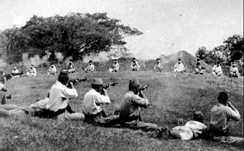 Japanese soldiers use Indian POWs as targets
